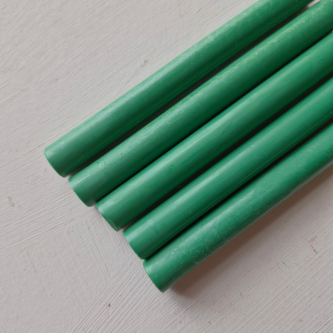 50-pack 11mm evergreen sealing wax sticks, 100mm length, ideal for crafting and sealing. Handmade for durability and precision.