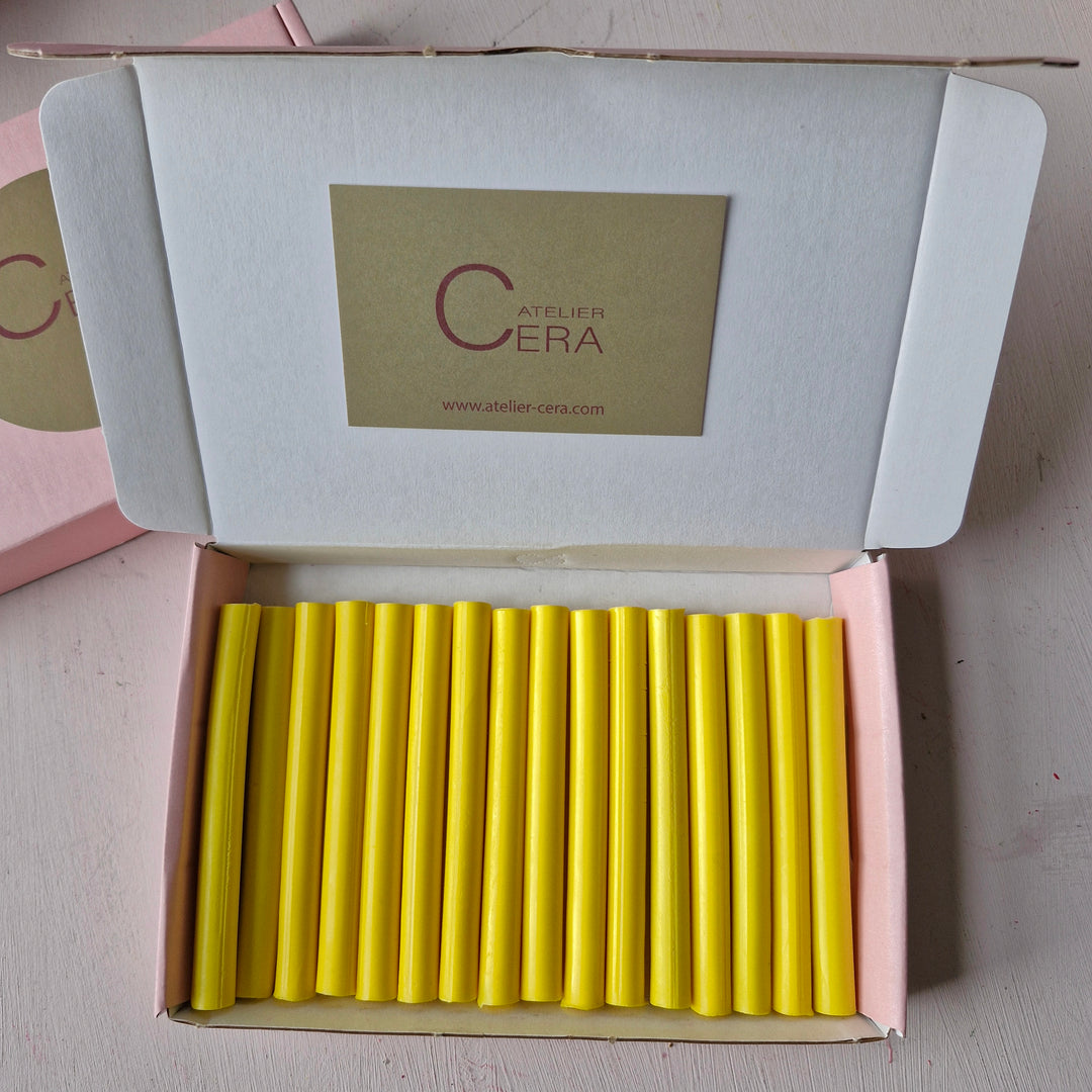 Box of 500 yellow 11mm sealing wax sticks neatly arranged for crafts and secure seals. Ideal for bulk projects and gift packaging.