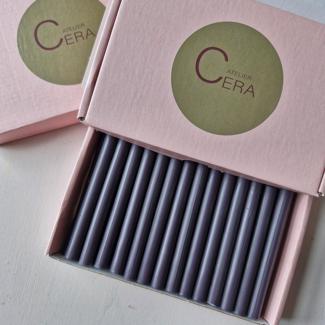 Open box of 30 plum-colored 11mm wax sticks with Atelier Cera branding, perfect for office supplies or crafting.