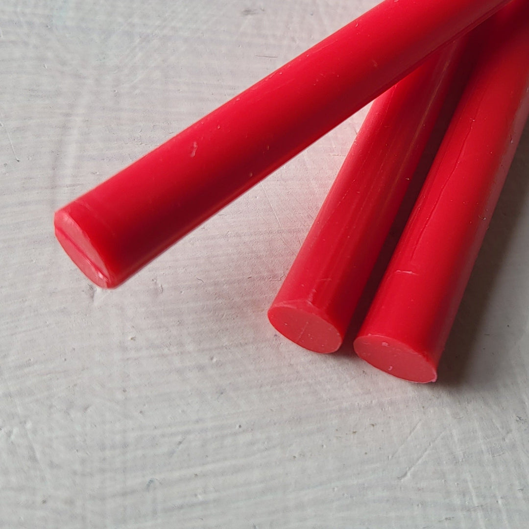 7mm Raspberry Red - Atelier - Cera  7mm Flexible Sealing Wax|Red Sealing Wax|Wax Sticks|Glue Gun Wax  Atelier - Cera  7mm Raspberry Red