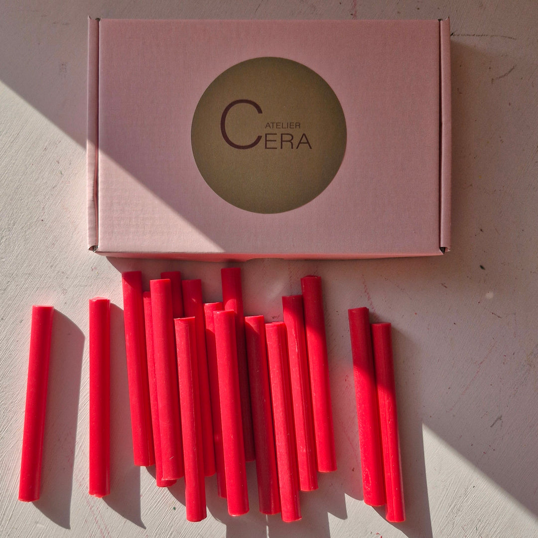 250 raspberry red 11mm sealing wax sticks displayed next to a branded Atelier Cera box. Perfect for crafts and invitations.