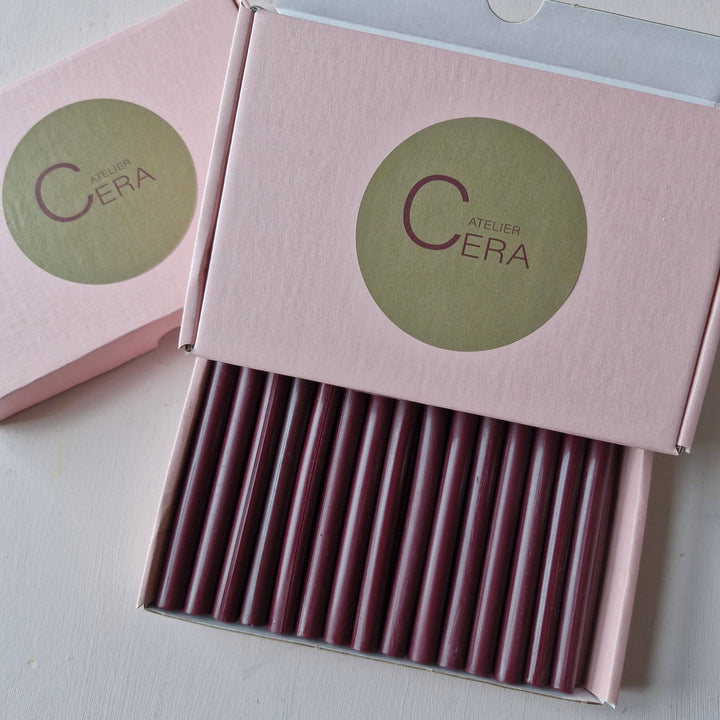 Open pink box of 30 burgundy 11mm wax sticks with Atelier Cera branding, neatly arranged for office or crafting purposes.