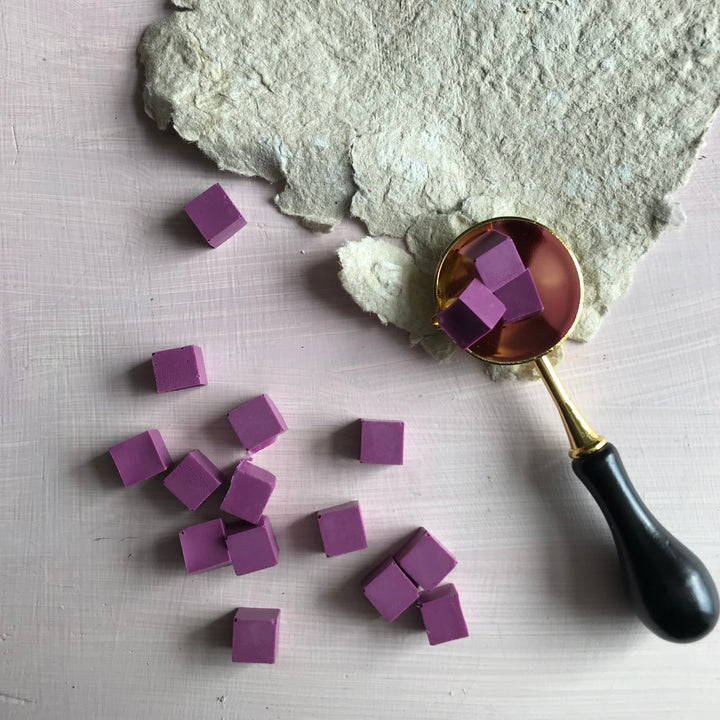 Sealing Wax Beads Magenta - Atelier - Cera  Sealing Wax Beads Magenta Atelier - Cera  Sealing Wax Beads Magenta